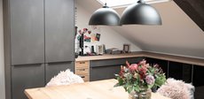 Wiesmeier Die Küche in Landshut-Ergolding | Referenz - Moderne Küche in Dachgeschosswohnung